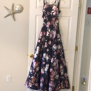 NWT Gorgeous floral dress ft lace & slit * junior 1